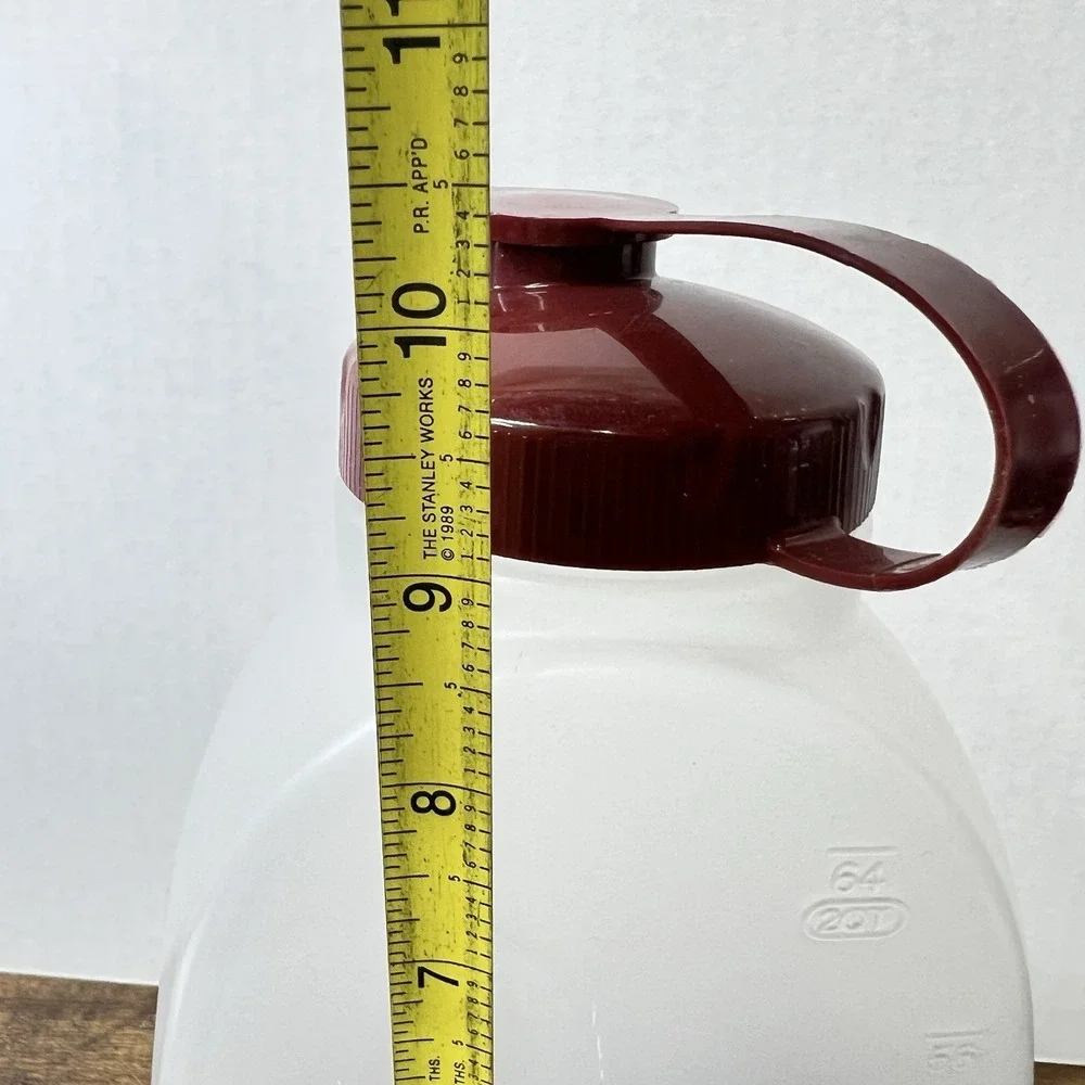 Rubbermaid 2 Quart 64 Oz Servin SaverPitcher Bottle Red Lid Made In‎ USA